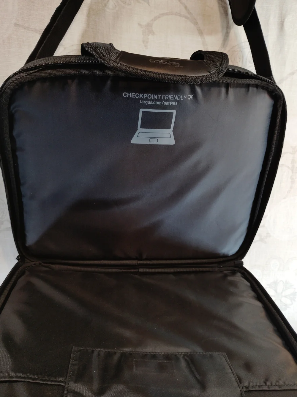 Targus Black Laptop, Messenger& Crossbody Bag with Padded Strap